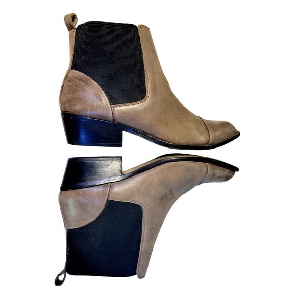 Dolce Vita Light Brown Distressed Leather Chelsea Ankle Bootie Low Heel Size 9.5 - Picture 4 of 5